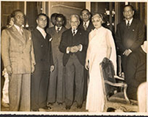Prominent-Degnitaries/Ranaji-returned-to-idependent-India-at-New Delhi/thumb/Ranaji-with-Vijya-Lakshmi-Pandit-at-New-Delhi-as-State-Guest-with-others-1947.jpg